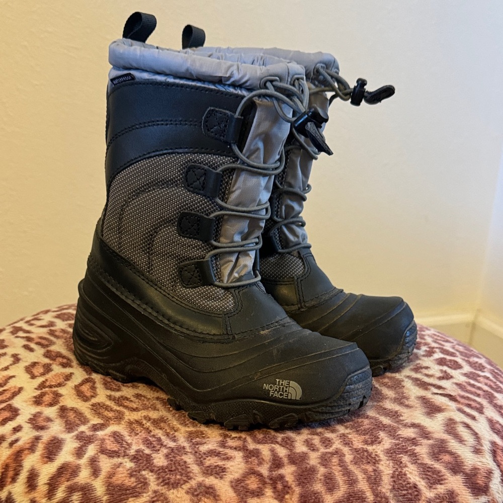 The North Face Black and Gray (boys) Snow Boots, size 13